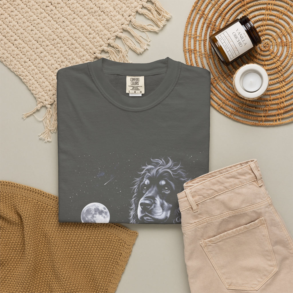 Airbrushed cocker spaniel howling at the moon in cold silver and near-black, retro 1990s nature-tee art style.