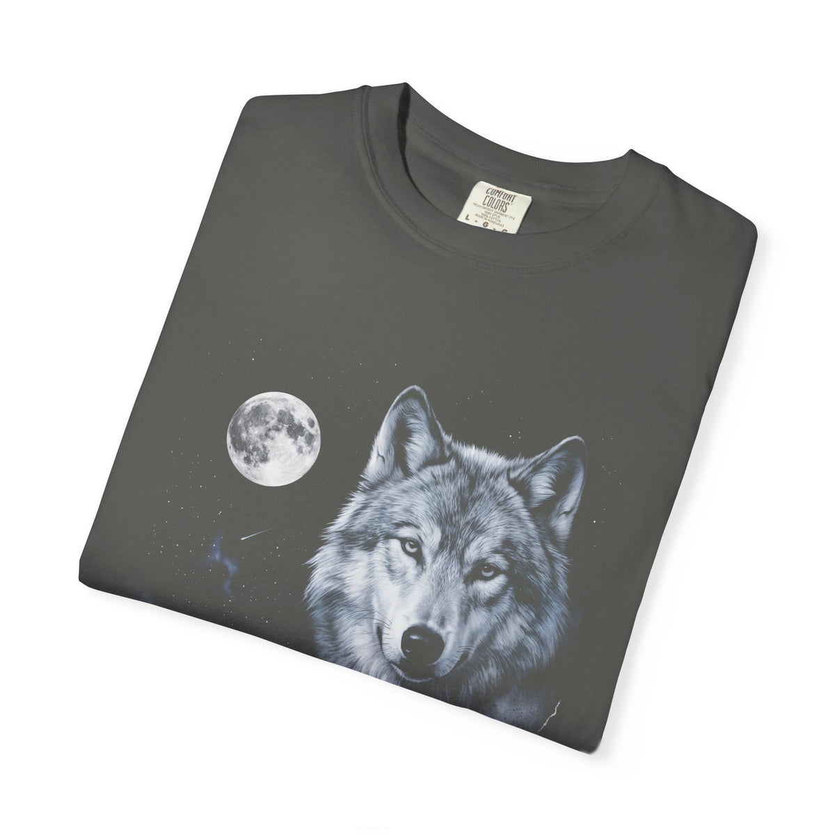 Airbrushed wolf howling at a full moon in cold silver, ash-grey and ice-blue tones on black, 90s nature-tee style.