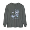 Airbrushed fox howling at a cold white moon in silver, ash grey and ice blue on black, 1990s nature-tee style.