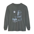 Airbrushed tapir howling at a full moon in cold white, silver and ice-blue tones against black, 90s nature-tee style.