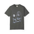 Airbrushed cocker spaniel howling at the moon in cold silver and near-black, retro 1990s nature-tee art style.