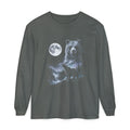 Airbrushed bear howling at the moon in silver, ash grey and pale ice blue against black, retro 1990s nature-tee style.