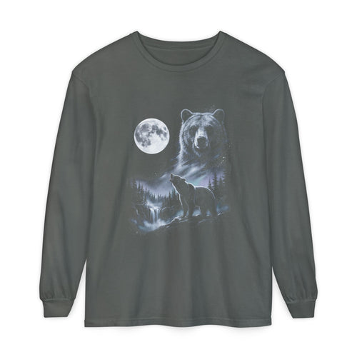 Airbrushed bear howling at the moon in silver, ash grey and pale ice blue against black, retro 1990s nature-tee style.