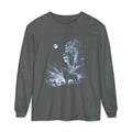 Airbrushed lion howling at the moon in monochrome moonlight tones on black, 1990s nature-tee style.